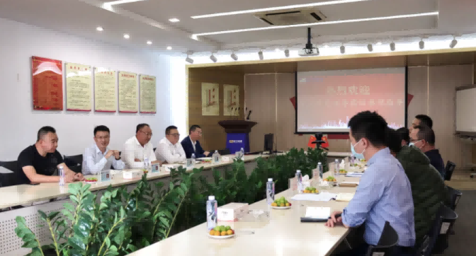 东莞市工信局与镇经发局领导莅临云顶国际yd888参观指导